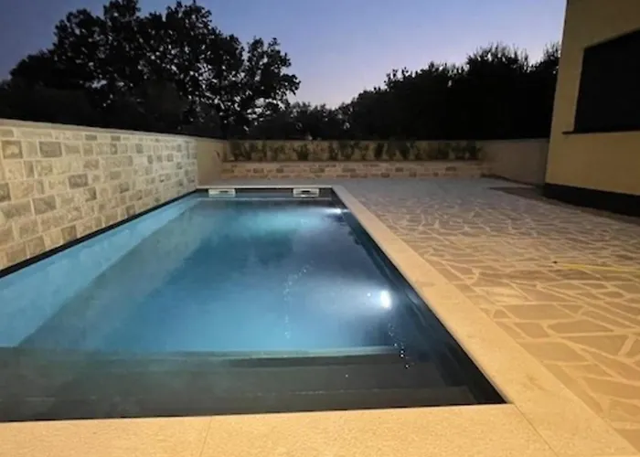 Appartamento Exklusive Mit Pool Bis 7 Personen Nur 60 M Vom Maslenica